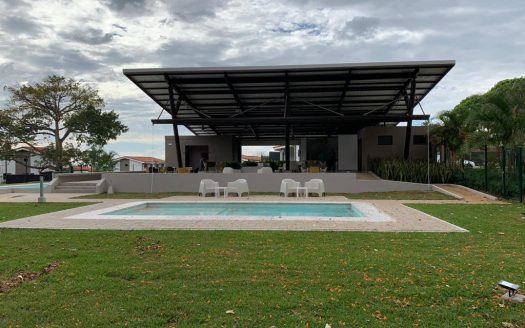 ¡Hermosas casas de 2 plantas en condominio con las mejores amenidades de la zona y donde lo principal es la naturaleza! Lotes desde 200 m2 y precios desde $209.500 Cod.3501