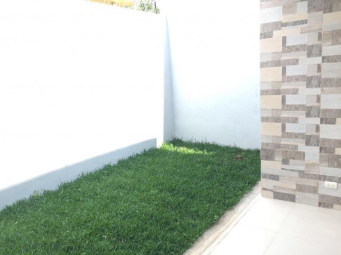 Estrene Casa en Rohrmoser. Excelente Acabados, Ubicación estratégica.210 m2 de Construcción Precio $ 250.000 Cod: 6166