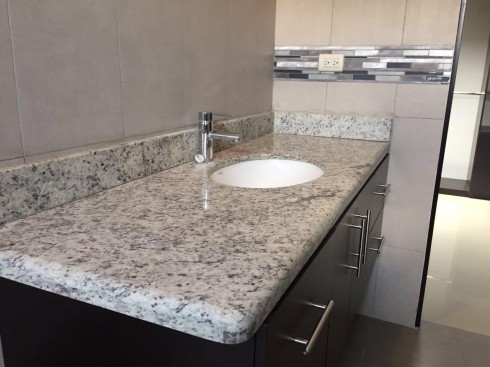 Estrene Casa en Rohrmoser. Excelente Acabados, Ubicación estratégica.210 m2 de Construcción Precio $ 250.000 Cod: 6166