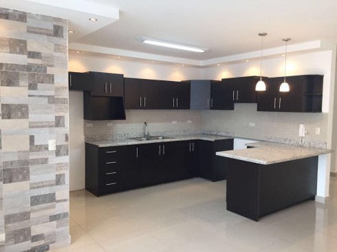 Estrene Casa en Rohrmoser. Excelente Acabados, Ubicación estratégica.210 m2 de Construcción Precio $ 250.000 Cod: 6166