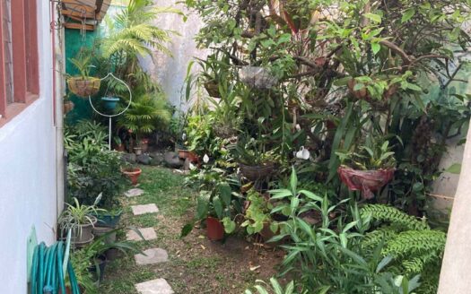 Casa en Zapote USO DE SUELO MIXTO: Amplia, cómoda y bien ubicada, ¡ideal para tu familia o Negocio!  cod.5864