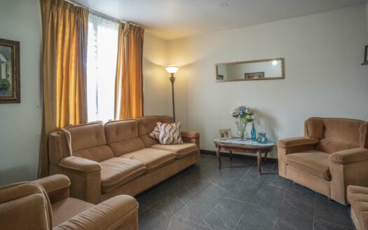 Casa en Zapote USO DE SUELO MIXTO: Amplia, cómoda y bien ubicada, ¡ideal para tu familia o Negocio!  cod.5864