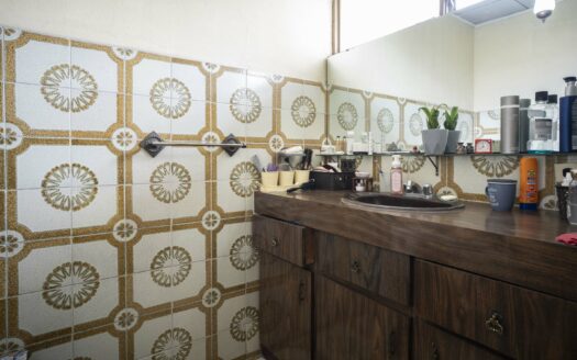 Casa en Zapote USO DE SUELO MIXTO: Amplia, cómoda y bien ubicada, ¡ideal para tu familia o Negocio!  cod.5864
