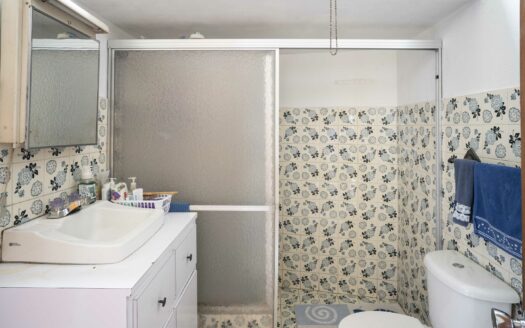 Casa en Zapote USO DE SUELO MIXTO: Amplia, cómoda y bien ubicada, ¡ideal para tu familia o Negocio!  cod.5864