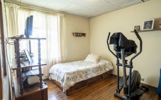Casa en Zapote USO DE SUELO MIXTO: Amplia, cómoda y bien ubicada, ¡ideal para tu familia o Negocio!  cod.5864