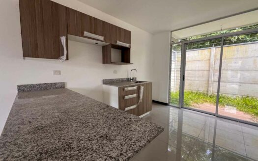 Último apartamento disponible con patio en venta en San Rafael Abajo de Desamparados Cod #5026