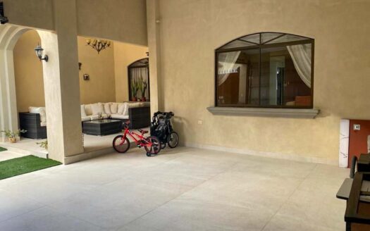 Final del Boulevard de Rohrmoser. Viva en residencial Cerrado, Casa de 2 Plantas, Excelentes Acabados, Ubicación estratégica.300 m2 de Construcción . PRECIO NEGOCIABLE Cod: 6279