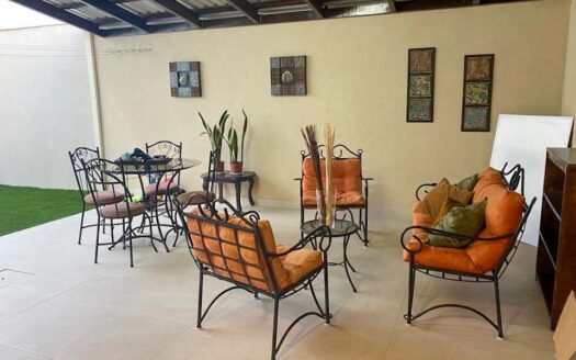 Final del Boulevard de Rohrmoser. Viva en residencial Cerrado, Casa de 2 Plantas, Excelentes Acabados, Ubicación estratégica.300 m2 de Construcción . PRECIO NEGOCIABLE Cod: 6279