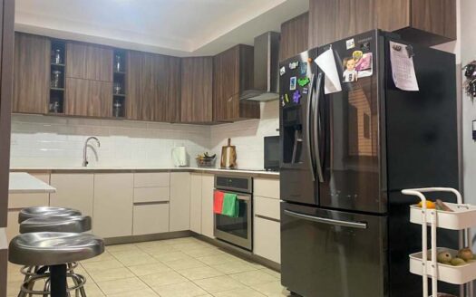 Final del Boulevard de Rohrmoser. Viva en residencial Cerrado, Casa de 2 Plantas, Excelentes Acabados, Ubicación estratégica.300 m2 de Construcción . PRECIO NEGOCIABLE Cod: 6279