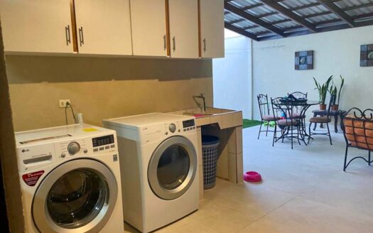 Final del Boulevard de Rohrmoser. Viva en residencial Cerrado, Casa de 2 Plantas, Excelentes Acabados, Ubicación estratégica.300 m2 de Construcción . PRECIO NEGOCIABLE Cod: 6279