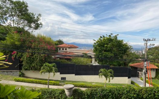 Venta de Casa en Escazú, Jaboncillos, en condominio con 3 Habitaciones. COD. 28164