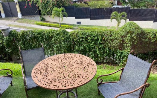 Venta de Casa en Escazú, Jaboncillos, en condominio con 3 Habitaciones. COD. 28164