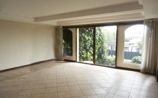 Venta de Casa en Escazú, Jaboncillos, en condominio con 3 Habitaciones. COD. 28164
