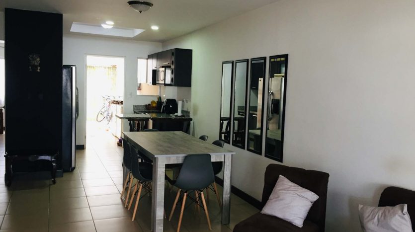 Venta de apartamento en condominio San Jose, Alajuelita- Comedor