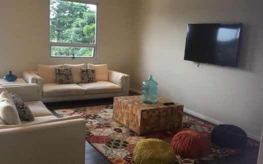 28179.Se vende Hermoso Apartamento en San Rafael de Escazú, con acabados modernos de 2 habitaciones.