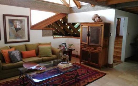 28886.Se vende Espaciosa casa independiente, en Jaboncillos, Escazú. 1620 m2 de Terreno!