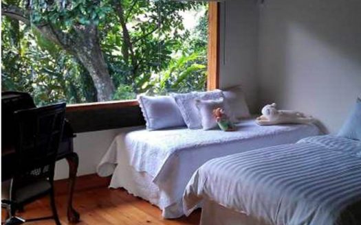 28886.Se vende Espaciosa casa independiente, en Jaboncillos, Escazú. 1620 m2 de Terreno!