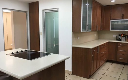 28866.Se vende Hermosa casa independiente, de 2 plantas, en Los Laureles, Escazú!