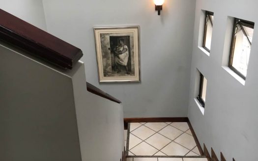 28866.Se vende Hermosa casa independiente, de 2 plantas, en Los Laureles, Escazú!