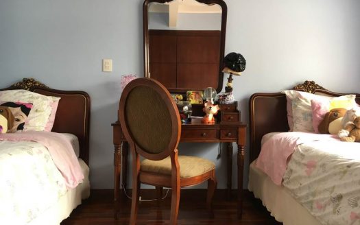 28866.Se vende Hermosa casa independiente, de 2 plantas, en Los Laureles, Escazú!