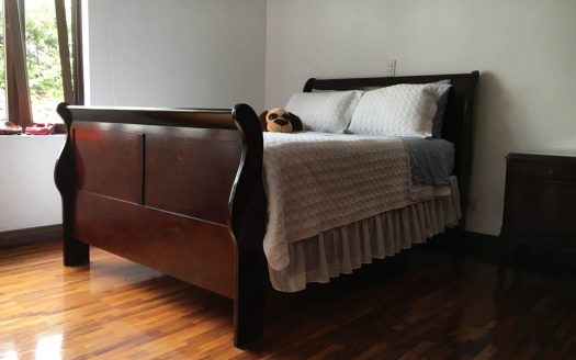 28866.Se vende Hermosa casa independiente, de 2 plantas, en Los Laureles, Escazú!