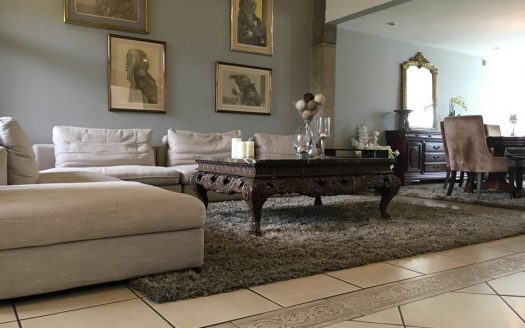 28866.Se vende Hermosa casa independiente, de 2 plantas, en Los Laureles, Escazú!