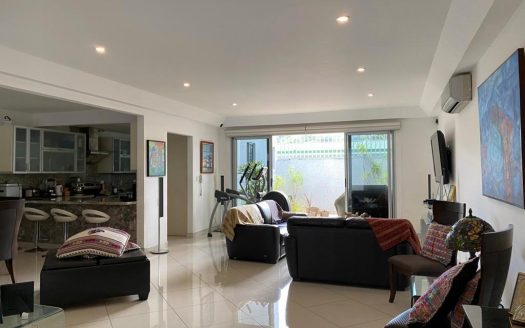 Alquiler de casa en Escazú en condominio Tirreno, 2 plantas, con 281 m2 de construcción en $2,900.00 COD 35951