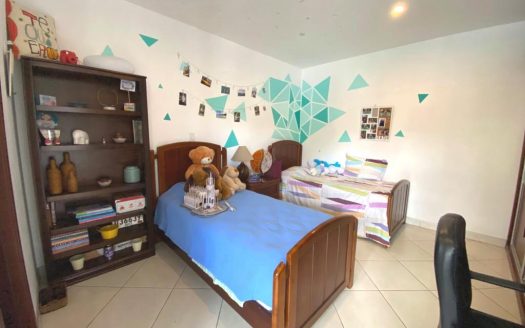 Alquiler de casa en Escazú en condominio Tirreno, 2 plantas, con 281 m2 de construcción en $2,900.00 COD 35951