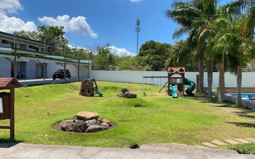 Alquiler de casa en Escazú en condominio Tirreno, 2 plantas, con 281 m2 de construcción en $2,900.00 COD 35951