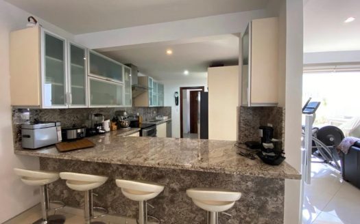 Alquiler de casa en Escazú en condominio Tirreno, 2 plantas, con 281 m2 de construcción en $2,900.00 COD 35951