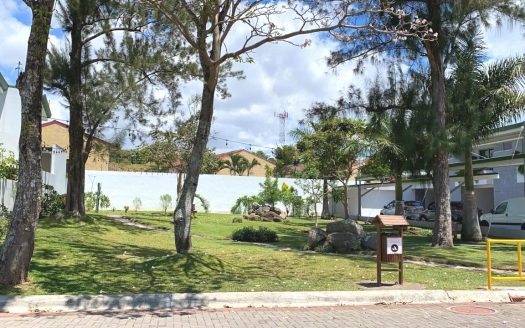 Alquiler de casa en Escazú en condominio Tirreno, 2 plantas, con 281 m2 de construcción en $2,900.00 COD 35951