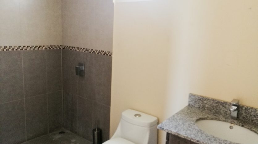 Apartamento dentro de condominio en Belen- Baño