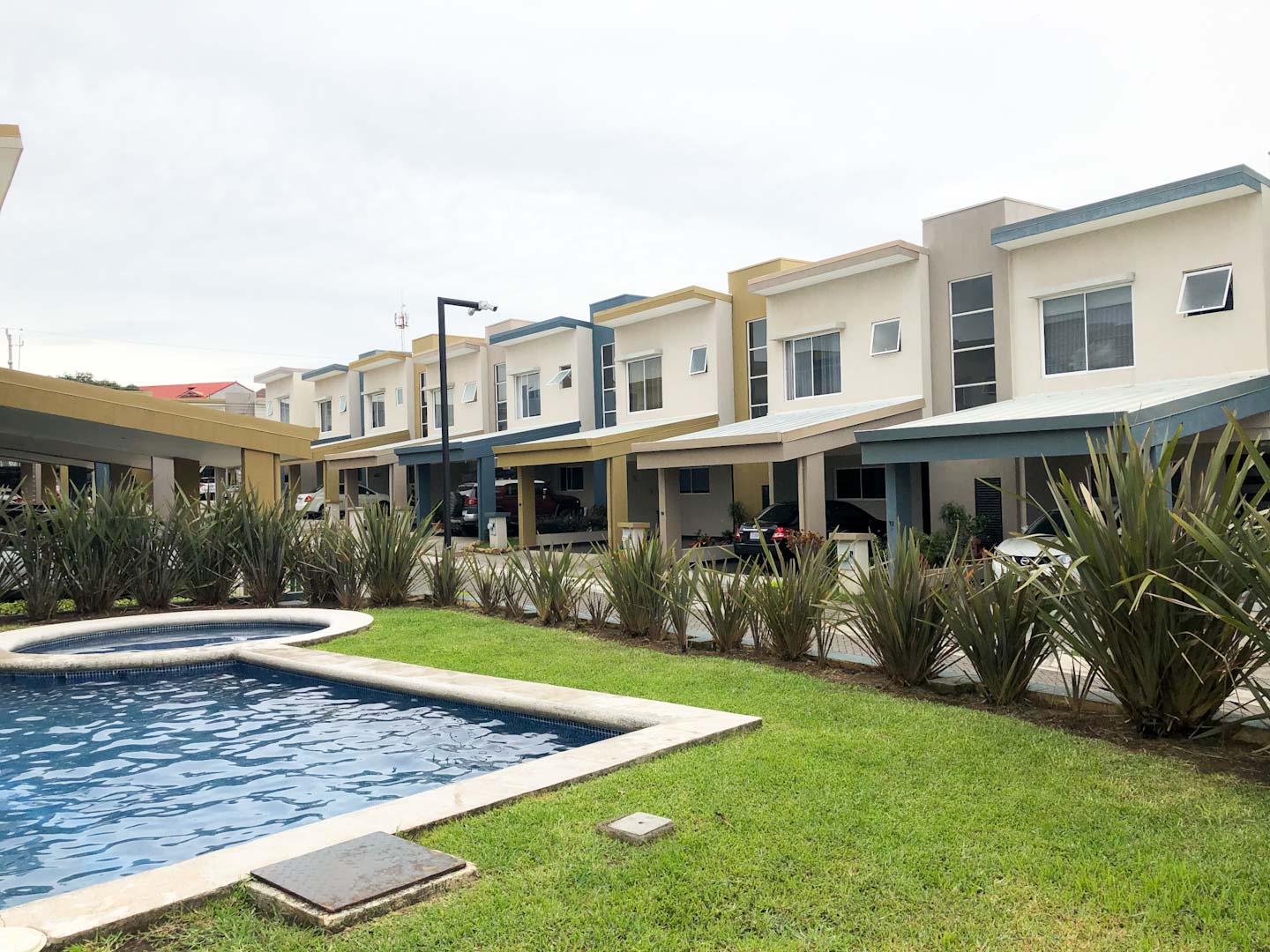 100 Financiada!! Venta de casa con el jardín más amplio