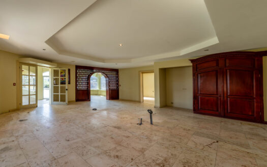 Rebajada!!! Venta de Casa de ensueño en San Isidro de Heredia, construida en Lote de 2600 M2. Cód 45566