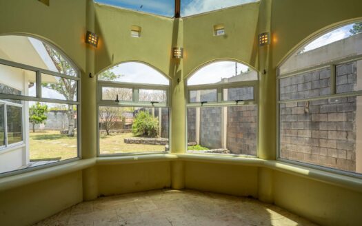 Rebajada!!! Venta de Casa de ensueño en San Isidro de Heredia, construida en Lote de 2600 M2. Cód 45566