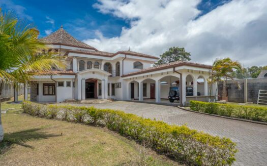 Rebajada!!! Venta de Casa de ensueño en San Isidro de Heredia, construida en Lote de 2600 M2. Cód 45566