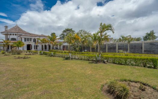 Rebajada!!! Venta de Casa de ensueño en San Isidro de Heredia, construida en Lote de 2600 M2. Cód 45566