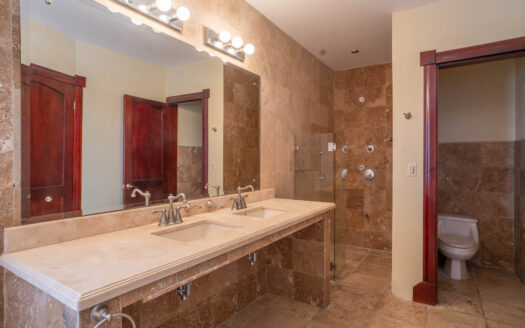 Rebajada!!! Venta de Casa de ensueño en San Isidro de Heredia, construida en Lote de 2600 M2. Cód 45566