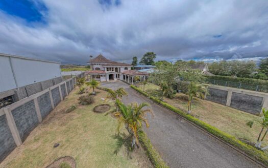 Rebajada!!! Venta de Casa de ensueño en San Isidro de Heredia, construida en Lote de 2600 M2. Cód 45566