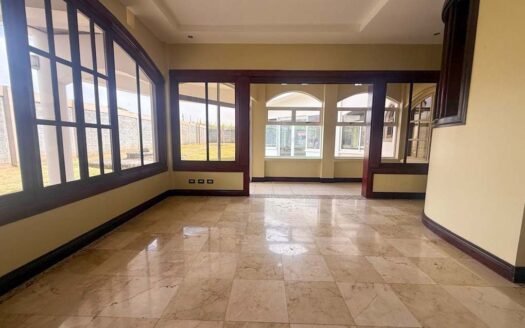 Rebajada!!! Venta de Casa de ensueño en San Isidro de Heredia, construida en Lote de 2600 M2. Cód 45566