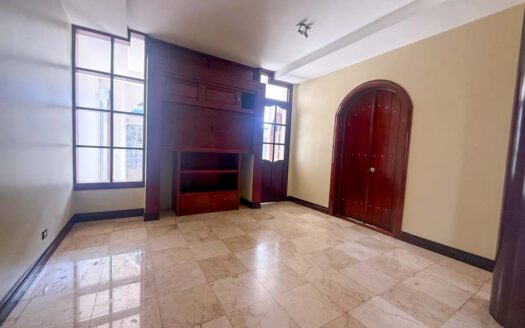 Rebajada!!! Venta de Casa de ensueño en San Isidro de Heredia, construida en Lote de 2600 M2. Cód 45566