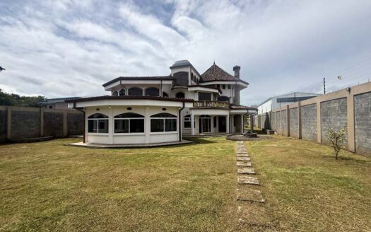 Rebajada!!! Venta de Casa de ensueño en San Isidro de Heredia, construida en Lote de 2600 M2. Cód 45566