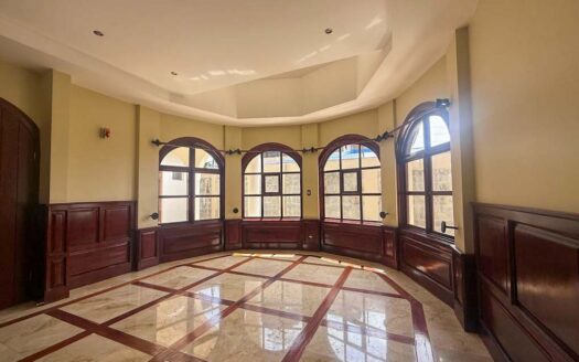 Rebajada!!! Venta de Casa de ensueño en San Isidro de Heredia, construida en Lote de 2600 M2. Cód 45566