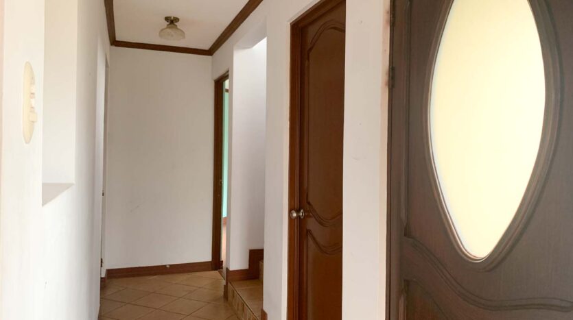 Casa en Residencial Exclusivo en San Vicente de Moravia- Pasillo