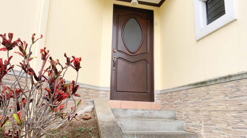Casa en Residencial Exclusivo en San Vicente de Moravia- entrada