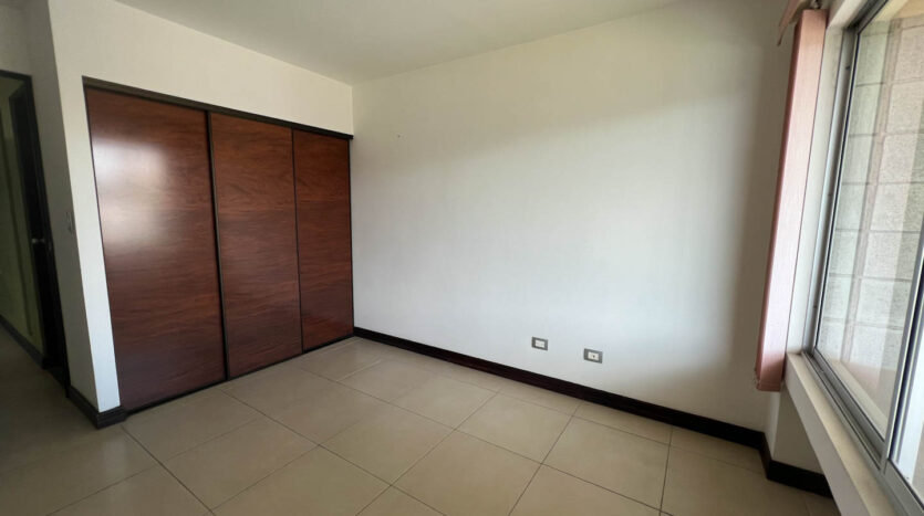 Apartamento en Condominio, en San Juan de Tibás- Habitación principal