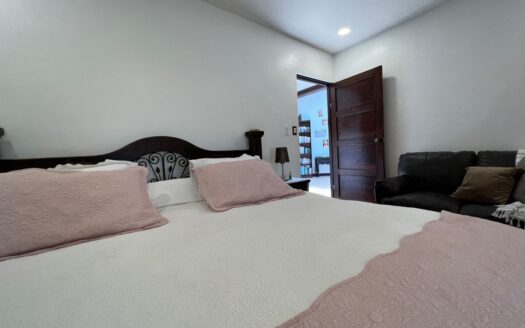 Casa espectacular!! UNA PLANTA, Lote de 1,350m2, amplias área , 4habitaciones, piscina propia! COD 57438