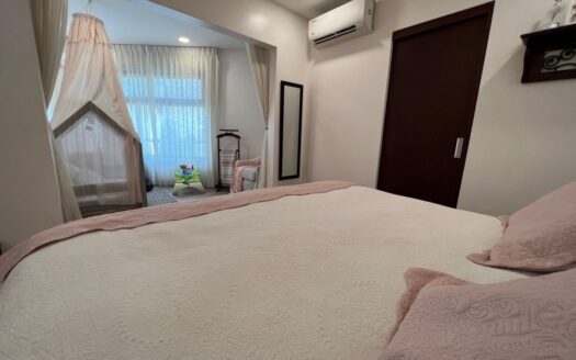 Casa espectacular!! UNA PLANTA, Lote de 1,350m2, amplias área , 4habitaciones, piscina propia! COD 57438