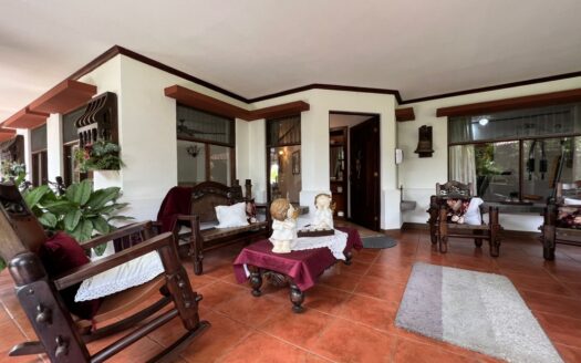 Casa espectacular!! UNA PLANTA, Lote de 1,350m2, amplias área , 4habitaciones, piscina propia! COD 57438