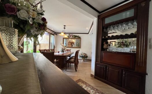 Casa espectacular!! UNA PLANTA, Lote de 1,350m2, amplias área , 4habitaciones, piscina propia! COD 57438